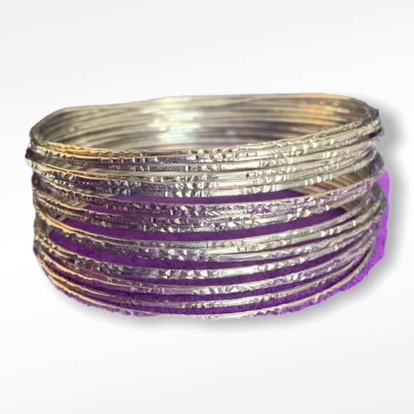 Silvertone bangle bracelet set - Picture 2 of 6